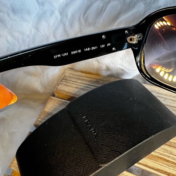Authentic Prada sunglasses - Picture 3 of 5